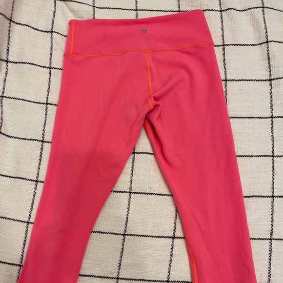 Lululemon reversible wunder under crop size 6 - Picture 5 of 11